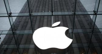 Apple becomes first US company to hit $1 trillion m-cap