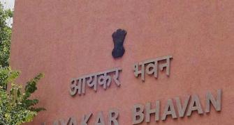 Over 400 top-level posts lie vacant in I-T department