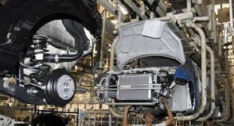 Car majors suspend manufacturing operations