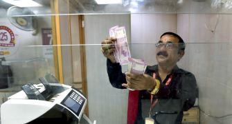 Rs 2,000 note exchange: Small queues, confusion