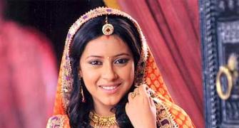 Balika Vadhu actress Pratyusha Banerjee commits suicide