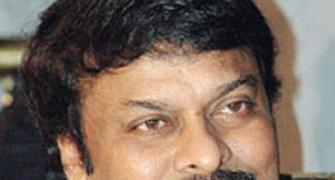Chiranjeevi accepts Big B's request; to act again