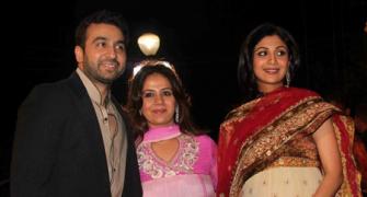 PIX: Pregnant Shilpa Shetty Steps Out For Lohri Party