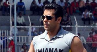 PIX: Salman plays cricket with Aamir's son Junaid