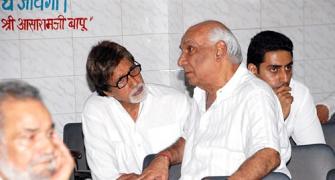 Amitabh Bachchan pays tribute to Yash Chopra