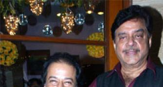 PIX: Shatrughan Sinha, Javed-Shabana party with Anup Jalota