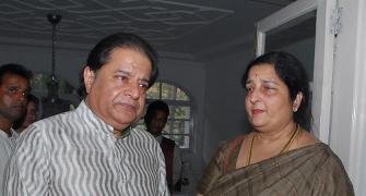 PIX: Bollywood says goodbye to Anup Jalota's wife, Medha