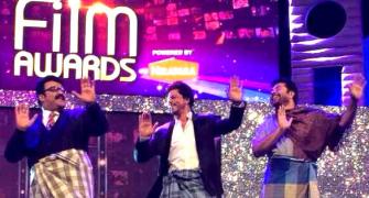 Shah Rukh Khan does Lungi dance with Mohanlal, Mammootty