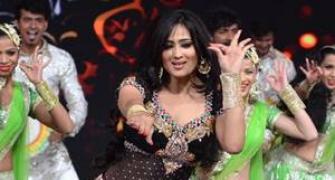 Shweta Tiwari, Action Jackson: KBC 8 grand finale is quite a show!