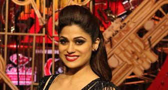 Shamita Shetty, Karishma Tanna at an awards function