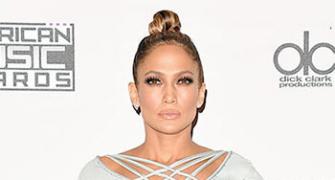 Pix: Jennifer Lopez, Selena Gomez dazzle at American Music Awards