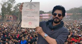 PIX: Shah Rukh launches Fan anthem amid mass hysteria