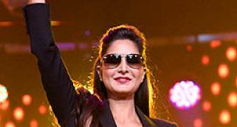 PIX: Katrina, Deepika, Shah Rukh perform at awards show
