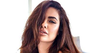Don your sunnies. Esha Gupta's pix are that hot!