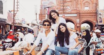 Shah Rukh Khan takes Anushka, Katrina for a ride!