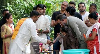 Sanjay Dutt, family bid adieu to Lord Ganesha