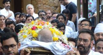 Pix: Ajay Devgn bids goodbye to his father