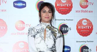 PIX: Sriti Jha dazzles at Zee Rishtey awards