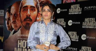 PIX: Raveena, Hemant Oberoi remember 26/11