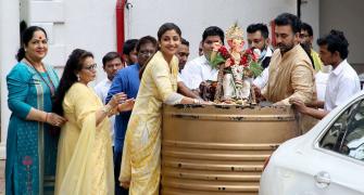 Watch: Shilpa dances during Ganpati visarjan