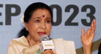 MUST WATCH! Asha Bhosle Sparkles At 90