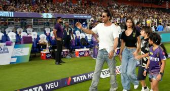 Shah Rukh Bowls Over IPL Fans