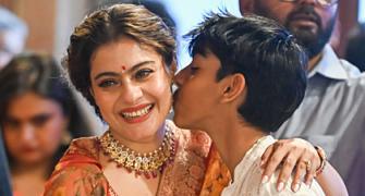 Kajol, Yug Serve Bhog At Durga Puja