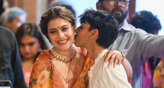 Kajol, Yug Serve Bhog At Durga Puja