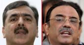 Zardari passes on Pak nukes switch to Gilani