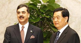 Pak, China vow to boost up defence ties