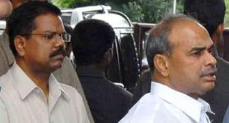 PM, Sonia in Hyderabad to pay homage to YSR