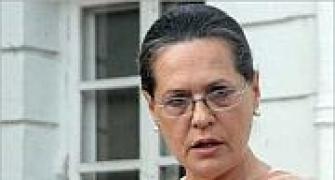 Sonia to stay away from Andhra Congress politics