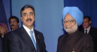 Gilani scoots over to say hello to PM at nuke meet