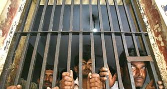 Pakistan releases 100 jailed Indian fishermen