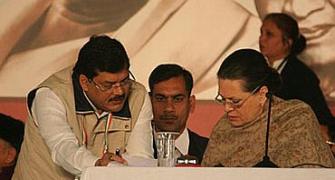 Bihar poll 'corruption': Sonia summons Wasnik