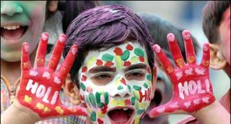 Share videos of your Holi celebrations with us!