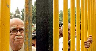 Advani to skip Modi's 'Hoonkar' rally in Patna