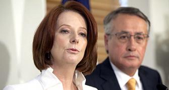 Aus PM Gillard snatches wafer-thin majority