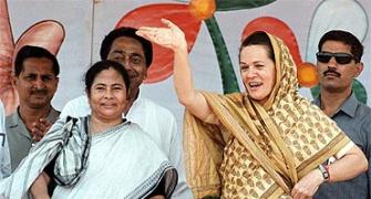 CPI-M has turned Bengal bankrupt: Sonia