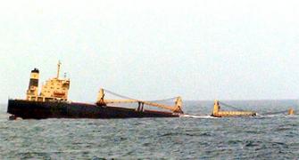 Mumbai: Dramatic rescue of 30 crew of sinking ship