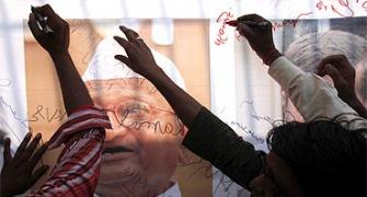 'As long as he can, Hazare will continue the fast'
