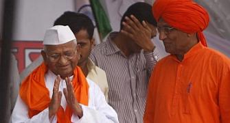 Agnivesh wants to apologise to Hazare, regroup old team