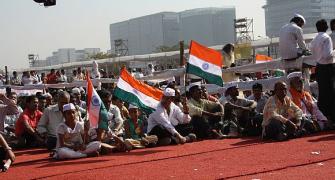 On Day 2, Anna Hazare's fast hardly has any crowd