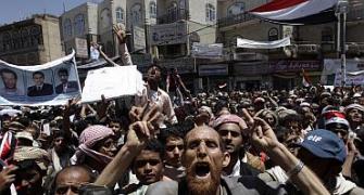 Under siege Yemen president declares emergency