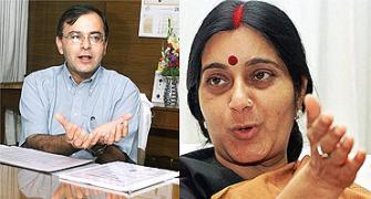 Sushma Vs Jaitley: BJP chief Gadkari joins in 