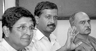     * Hazare called Kejriwal, Bedi, Bhushan undemocratic: Ex-blogger