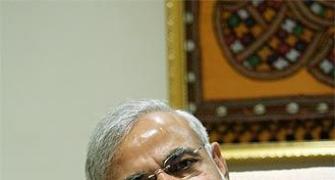 Modi rubbishes reports of rift; hails Advani's yatra