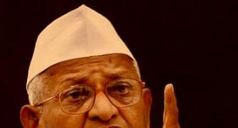 Hazare begins fast in Ralegan Siddhi for Jan Lokpal bill