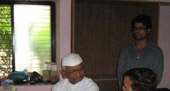 Manipuri team appeals to Hazare for help in lifting blockade