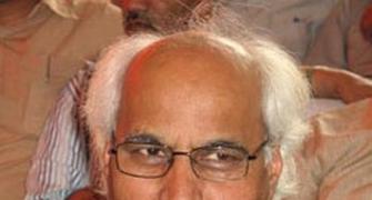 Cash-for-votes: Former Advani aide Kulkarni sent to Tihar